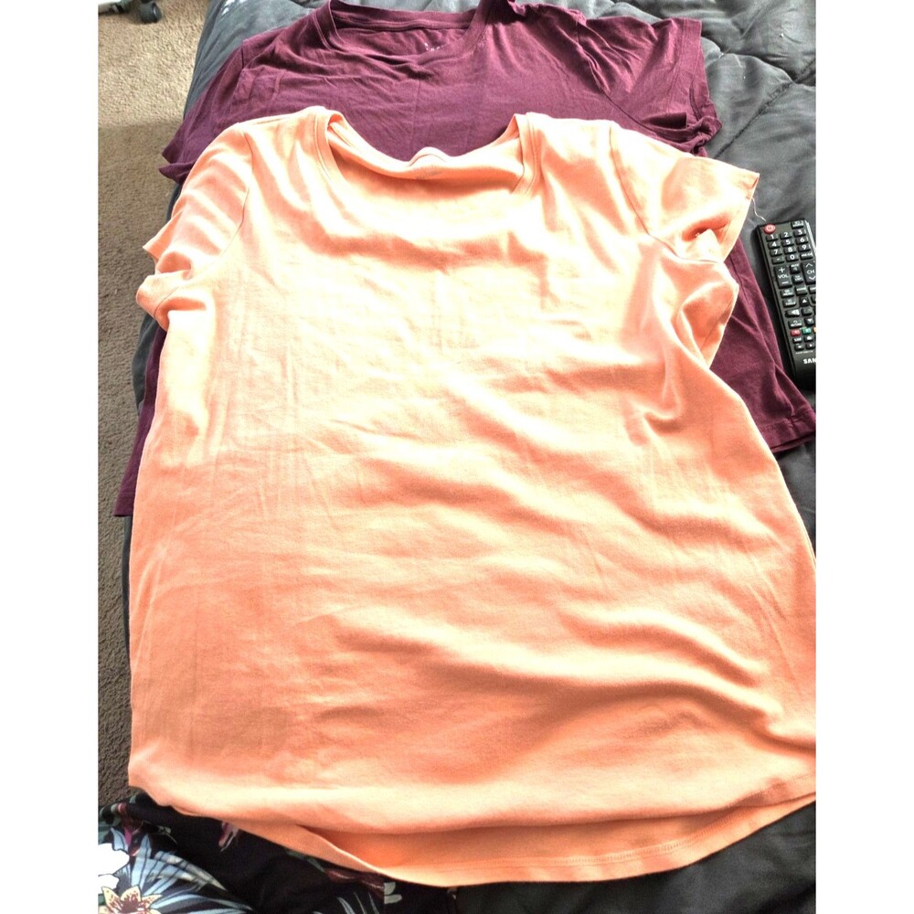 Lot Of 2 Women's Plus Size Tee Shirt Size 2X Coral and Burgunry